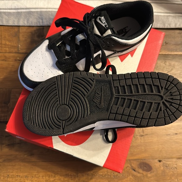 Nike Classic Black and White Dunks 2.5 EUC - Picture 4 of 6